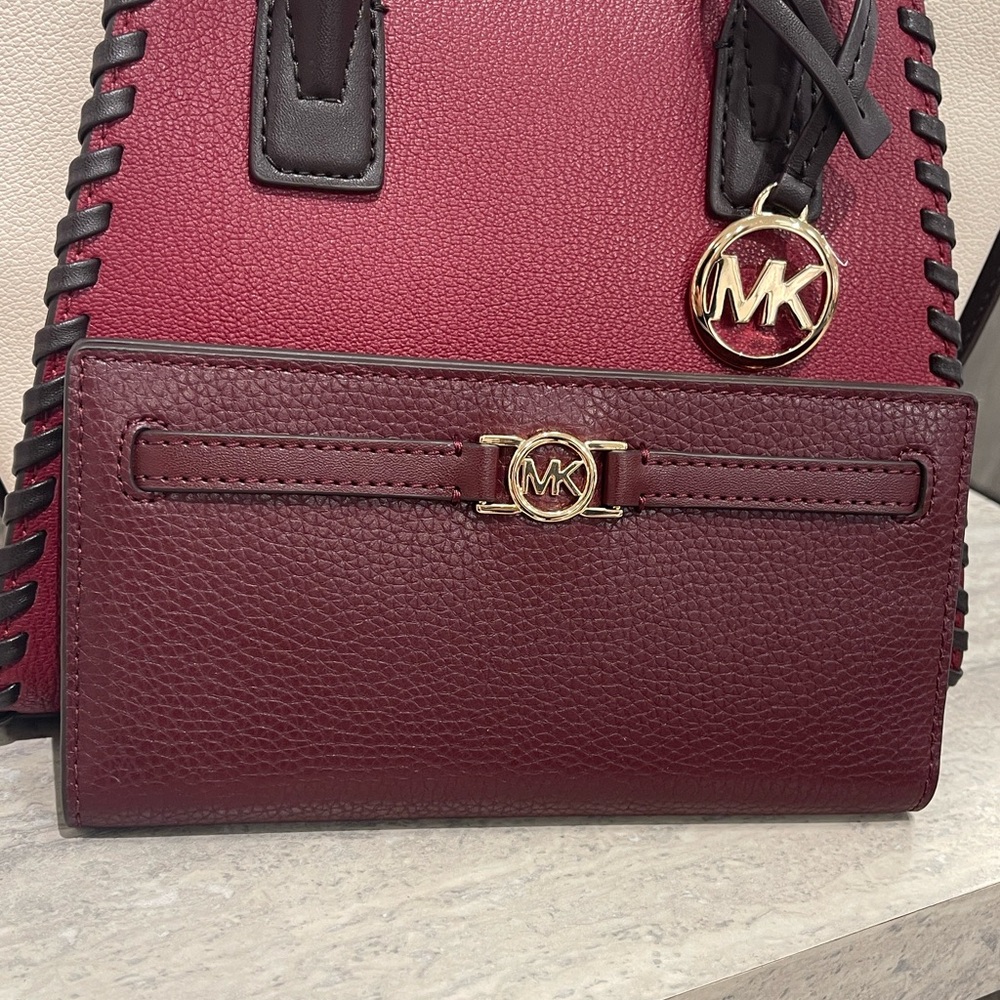 Michael Kors Reed Lg Bifold Pebbled Leather Snap Wallet Card Case 
Oxblood 
NWT - Picture 15 of 16